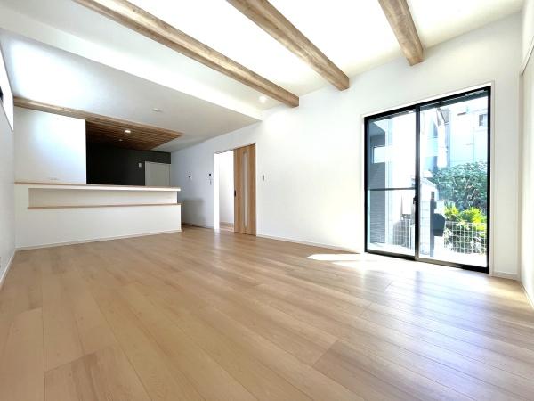大和高田市西三倉堂１丁目　２号棟　新築戸建