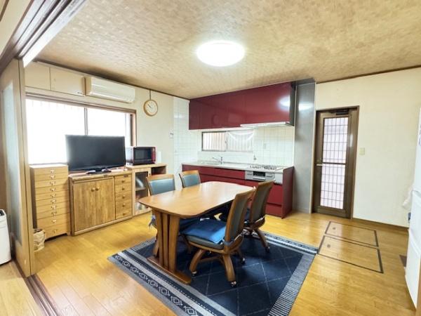 香芝市下田西3丁目の中古一戸建て(リビング)