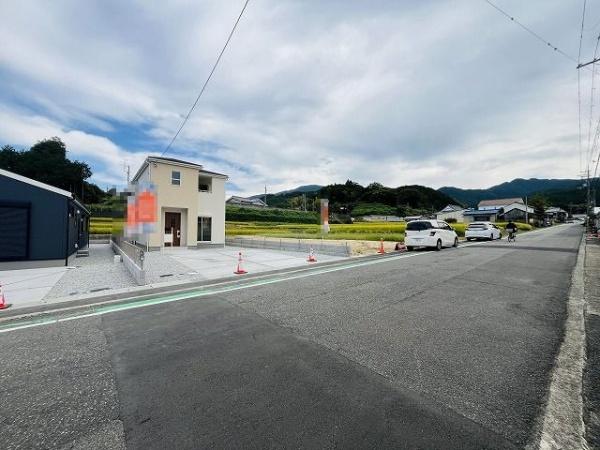 桜井市浅古 2号棟 新築戸建(前面道路含む現地写真)