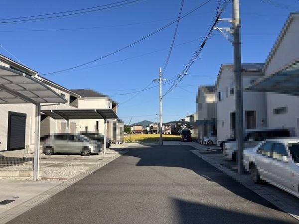 桜井市大字西之宮の中古一戸建て(前面道路含む現地写真)