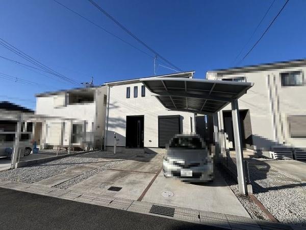 桜井市大字西之宮の中古一戸建て(前面道路含む現地写真)
