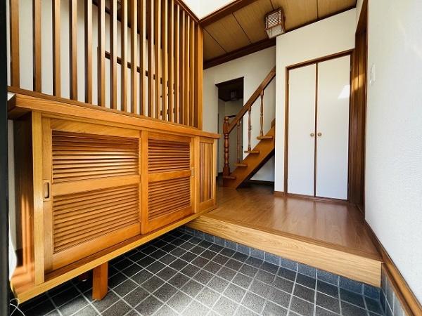 天理市二階堂上ノ庄町の中古一戸建て(玄関)