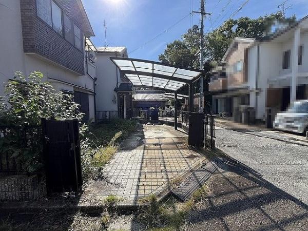 葛城市忍海の中古一戸建て(駐車場)