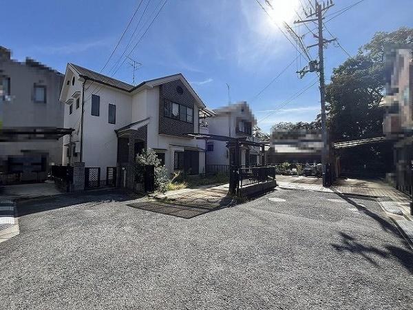葛城市忍海の中古一戸建て(前面道路含む現地写真)