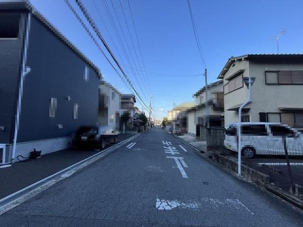 橿原市木原町の中古一戸建て(前面道路含む現地写真)