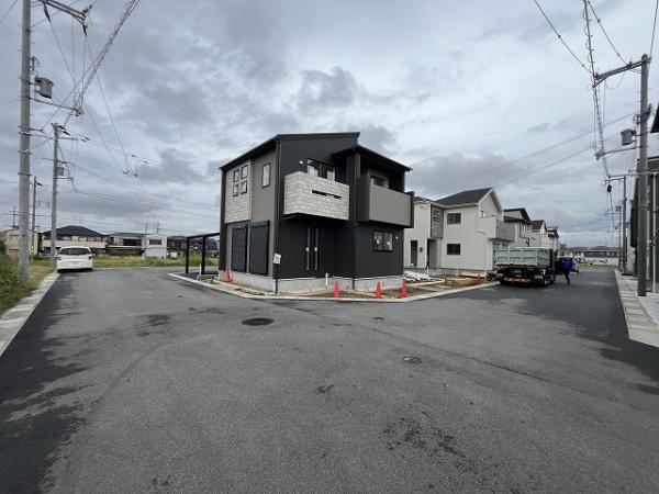 川西町結崎 2号棟 新築戸建(前面道路含む現地写真)