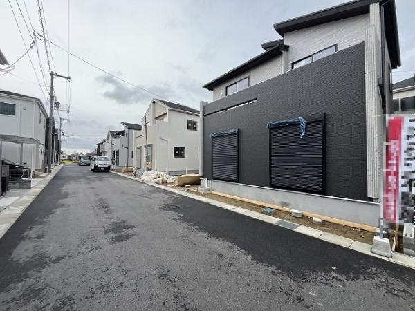 川西町結崎 5号棟 新築戸建(前面道路含む現地写真)
