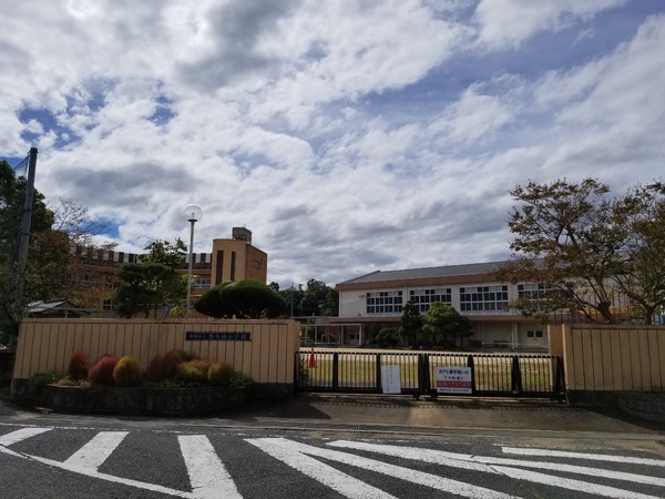 橿原市膳夫町の土地(橿原市立香久山小学校)