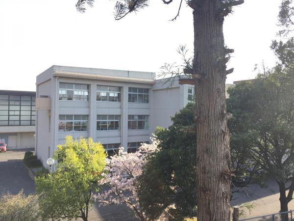 馬見第一住宅　18号棟(真美ケ丘第一小学校)