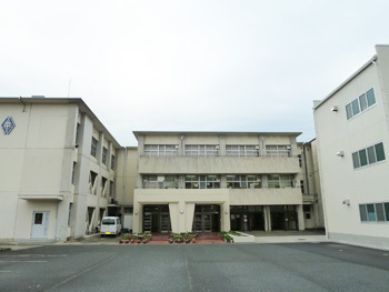 香芝市穴虫の土地(香芝市立香芝西中学校)