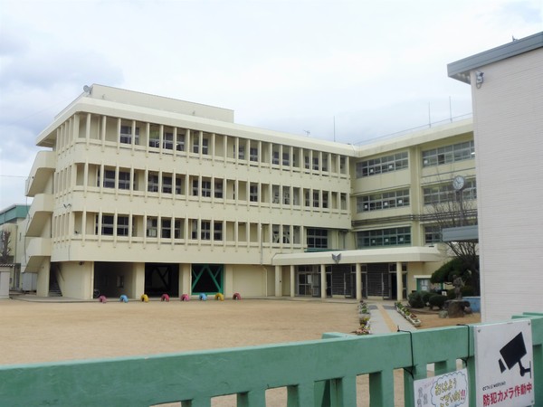 大和高田市中三倉堂１丁目の土地(大和高田市立浮孔小学校)