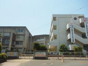 香芝市下田東5丁目の土地(香芝市立香芝中学校)