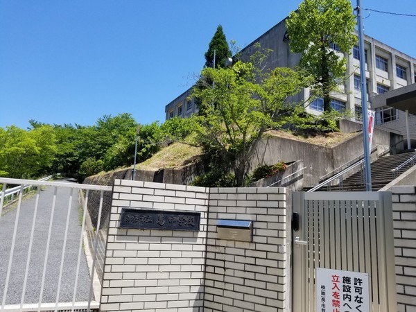 御所市大字戸毛の中古一戸建て(御所市立葛中学校)
