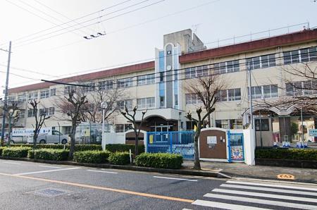 光明台ハイタウン4号棟(和泉市立光明台北小学校)