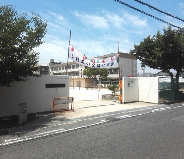 堺市西区上野芝向ヶ丘町1丁の新築一戸建(堺市立向丘小学校)