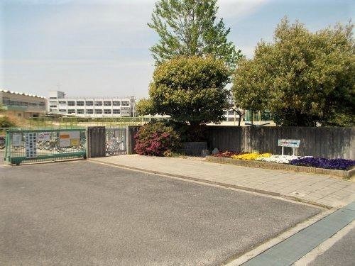泉北鴨谷台三丁第弐住宅壱号棟(堺市立美木多小学校)