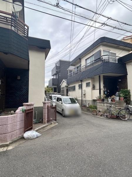 堺市堺区材木町東4丁の新築一戸建(前面道路含む現地写真)