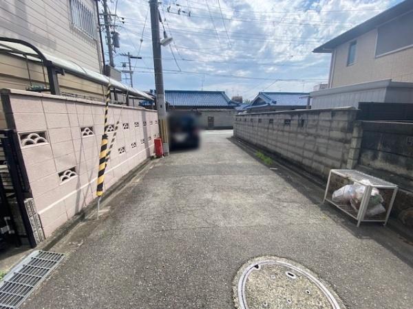 高石市取石3丁目の中古一戸建て(前面道路含む現地写真)