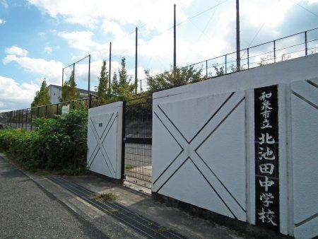 ファミリープラザ泉北光明池Ｃ棟(和泉市立北池田中学校)