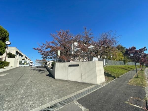 ２号棟(堺市立晴美台中学校)