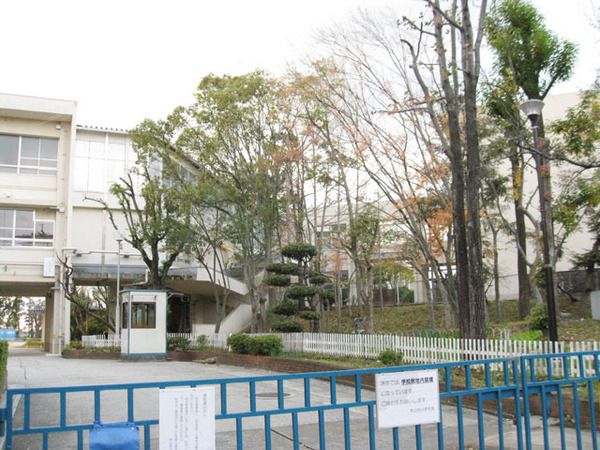 泉北茶山台第一次住宅九号棟(堺市立茶山台小学校)