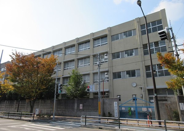 新金岡３丁１番住宅第１８棟(堺市立新金岡東小学校)