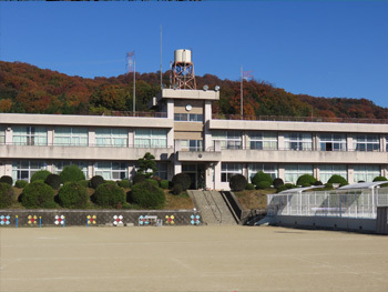香芝市関屋北2丁目の土地(香芝市立関屋小学校)