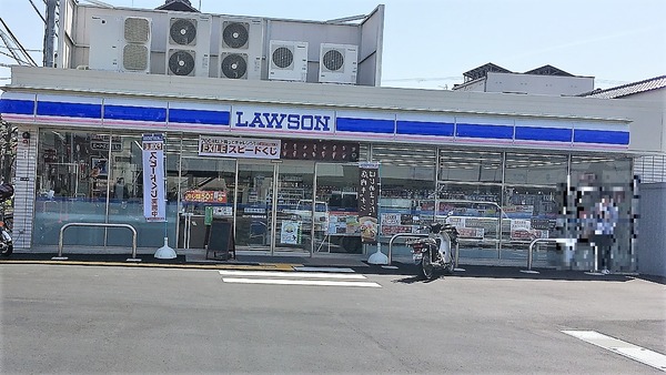 シャルマンコーポ大和高田(ローソン 高田内本町店)
