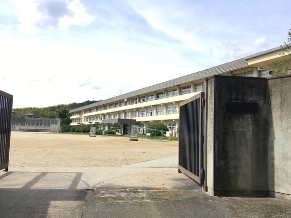 生駒郡斑鳩町法隆寺1丁目の中古一戸建て(斑鳩町立斑鳩中学校)