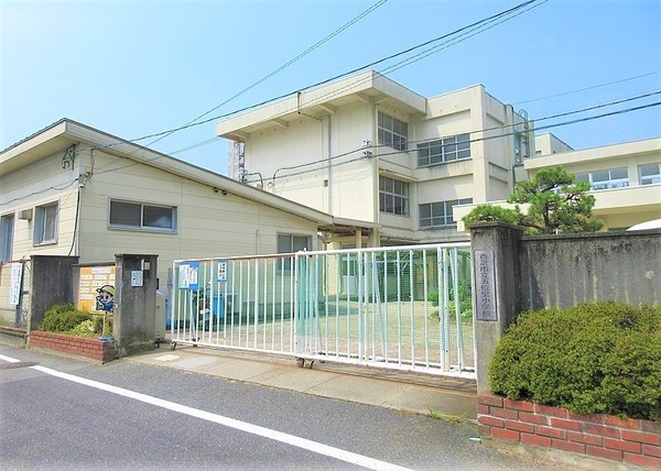 香芝市五位堂6丁目の土地(香芝市立五位堂小学校)