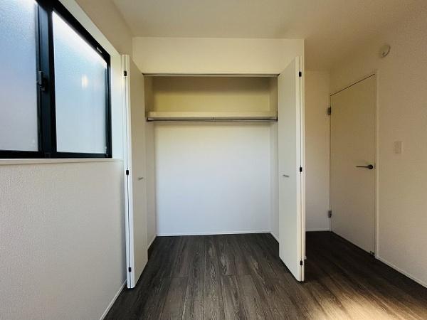 天理市石上町 3号棟 新築戸建(収納)