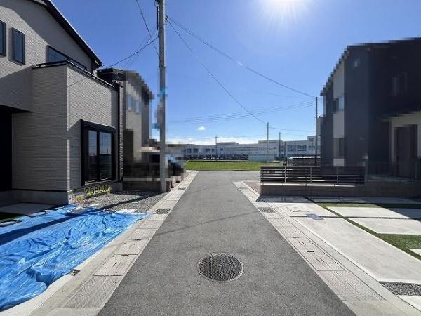 天理市石上町 3号棟 新築戸建(前面道路含む現地写真)