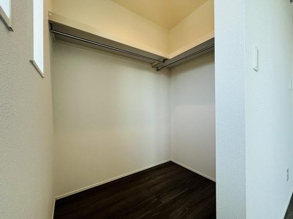 天理市石上町 3号棟 新築戸建(収納)