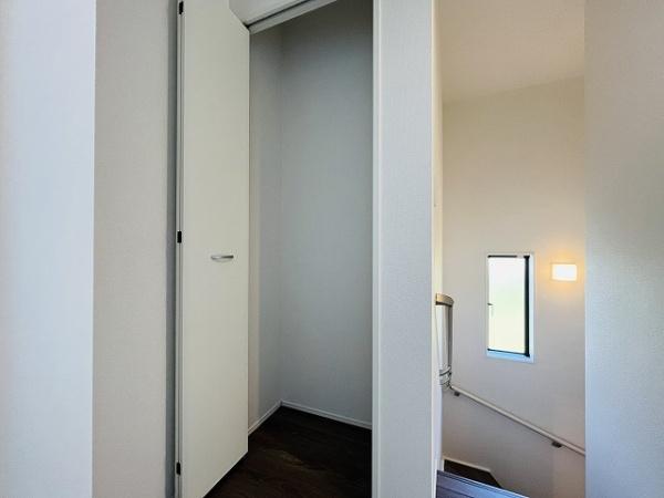 天理市石上町 3号棟 新築戸建(収納)