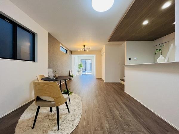 天理市石上町 3号棟 新築戸建(リビング)