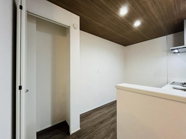 天理市石上町 3号棟 新築戸建(収納)