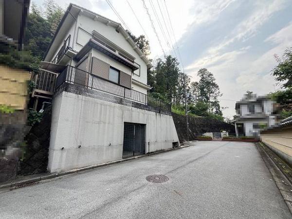 高市郡明日香村大字平田の中古一戸建て(前面道路含む現地写真)