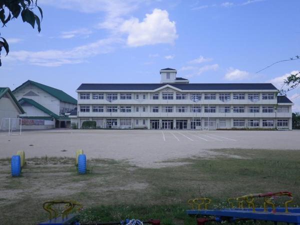 北葛城郡広陵町大字南郷の土地(広陵東小学校)