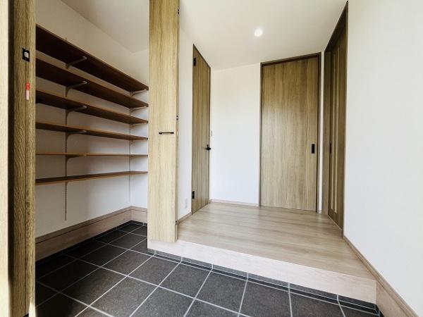 橿原市曲川町3丁目 3号地 新築戸建(玄関)