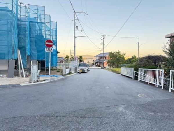 北葛城郡第5広陵町大野4号棟 新築戸建(前面道路含む現地写真)