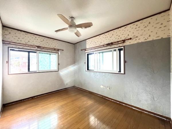 香芝市藤山2丁目の中古一戸建て(洋室)