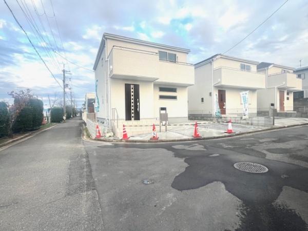 北葛城郡河合町泉台2丁目1号棟 新築戸建(前面道路含む現地写真)