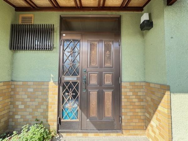 香芝市磯壁1丁目の中古一戸建て(玄関)