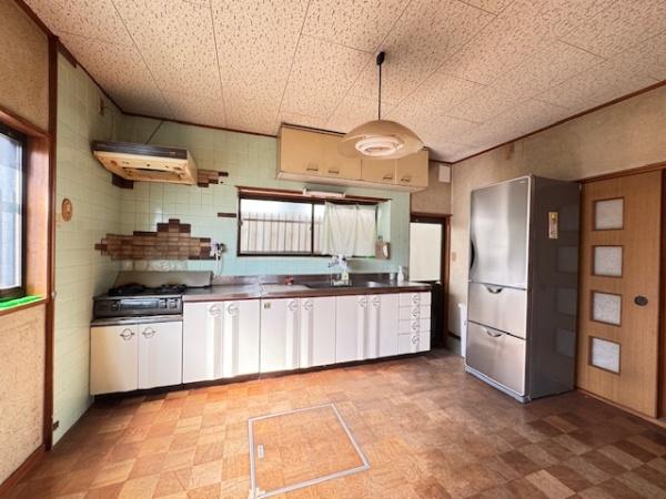 香芝市磯壁1丁目の中古一戸建て(リビング)