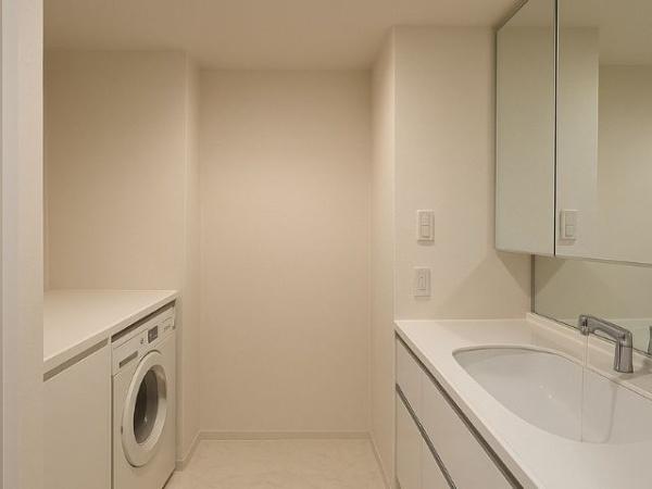 ルネッサなんばタワー