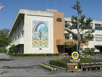 香芝市鎌田の土地(香芝市立鎌田小学校)