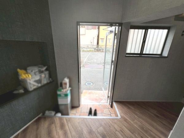 羽曳野市野々上5丁目の中古一戸建て(玄関)