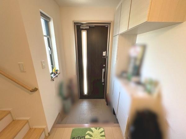 磯城郡三宅町大字石見の中古一戸建て(玄関)