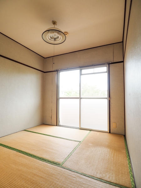 立川柏町団地16号棟