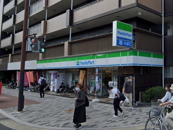 ベルデフラッツ九条(ファミリーマート九条駅南店)